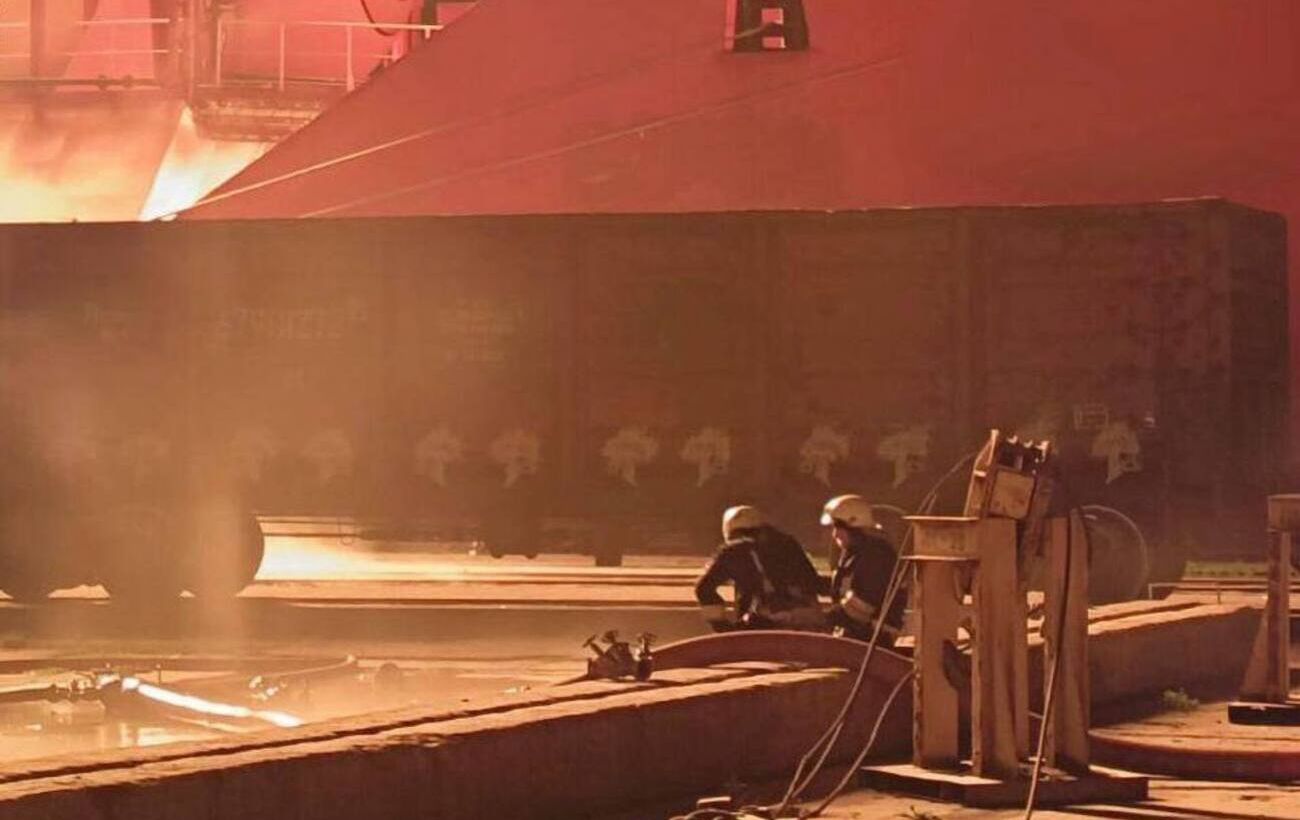 Після атаки РФ в Ізмаїлі спалахнуло турецьке судно: чи буде евакуація