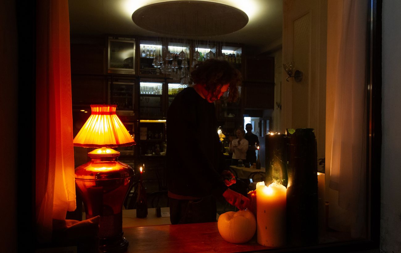 Без світла до 6 годин: де і як сьогодні діють графіки в Україні (список)