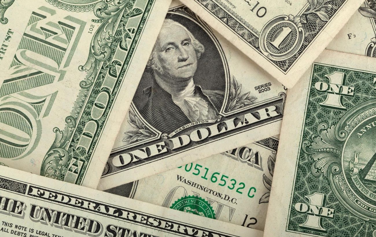 Долар зростає, євро дешевшає: який курс в обмінниках