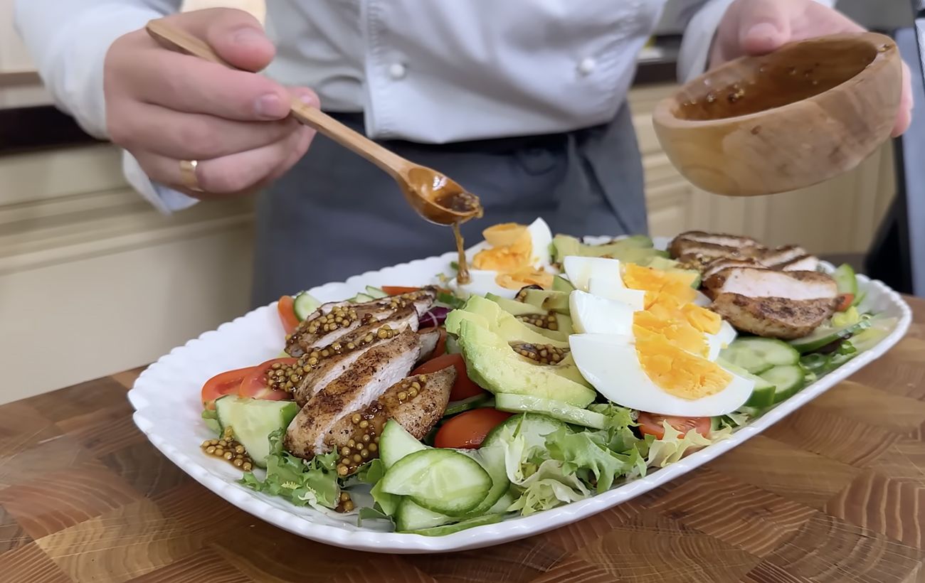 Цей салат може легко замінити вечерю: дуже ситний та корисний