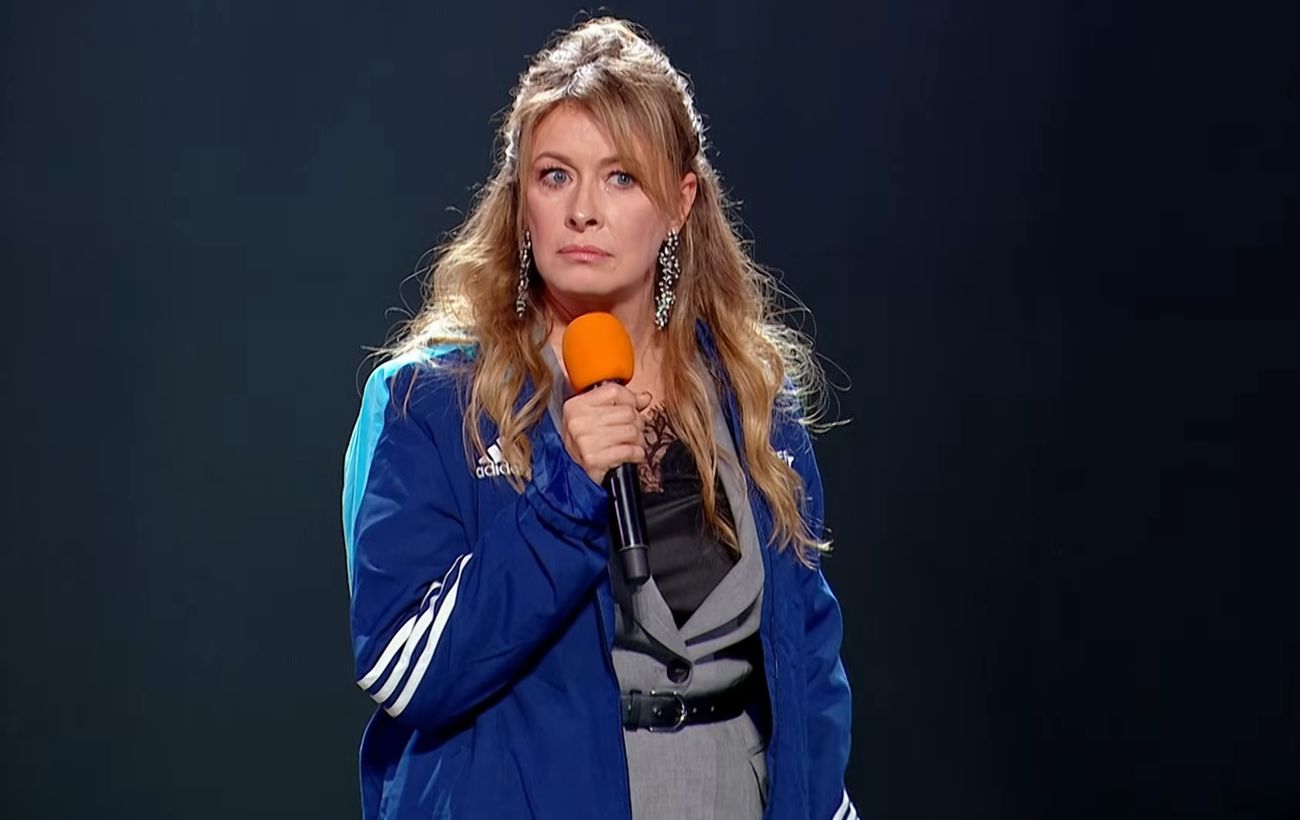 "А хто ще знає слова?" Олена Кравець увірвалася на сцену "Ліги Сміху" і показала Януковича (відео)