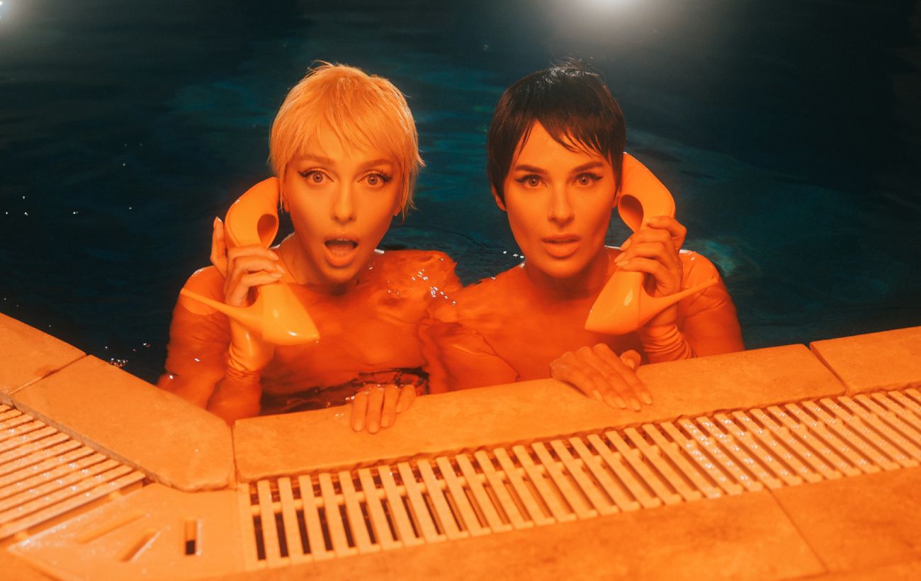 Полякова та Єфросиніна зі стрижками "під хлопчика" влаштували чуттєві танці у новому кліпі