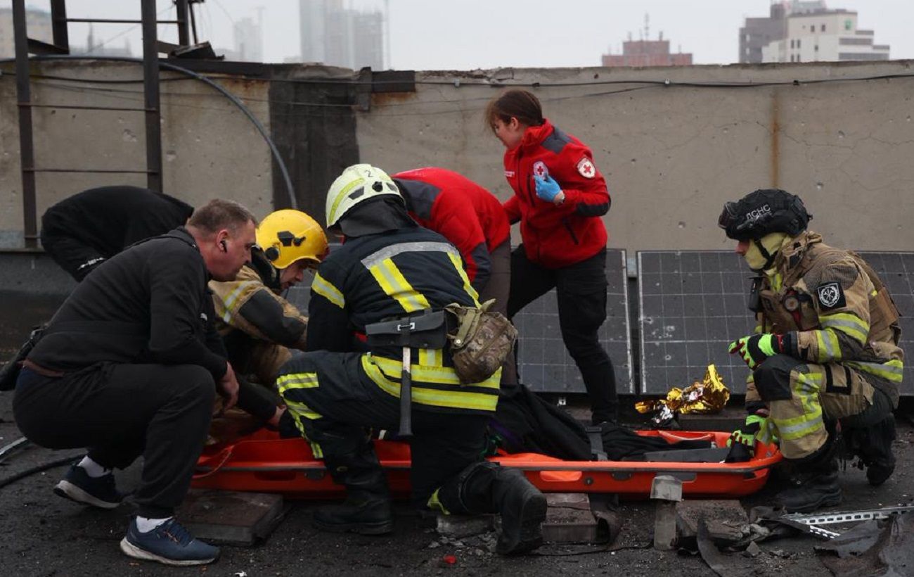 Вже 40 постраждалих та пошкоджені багатоповерхівки: наслідки ракетного удару по Дніпру