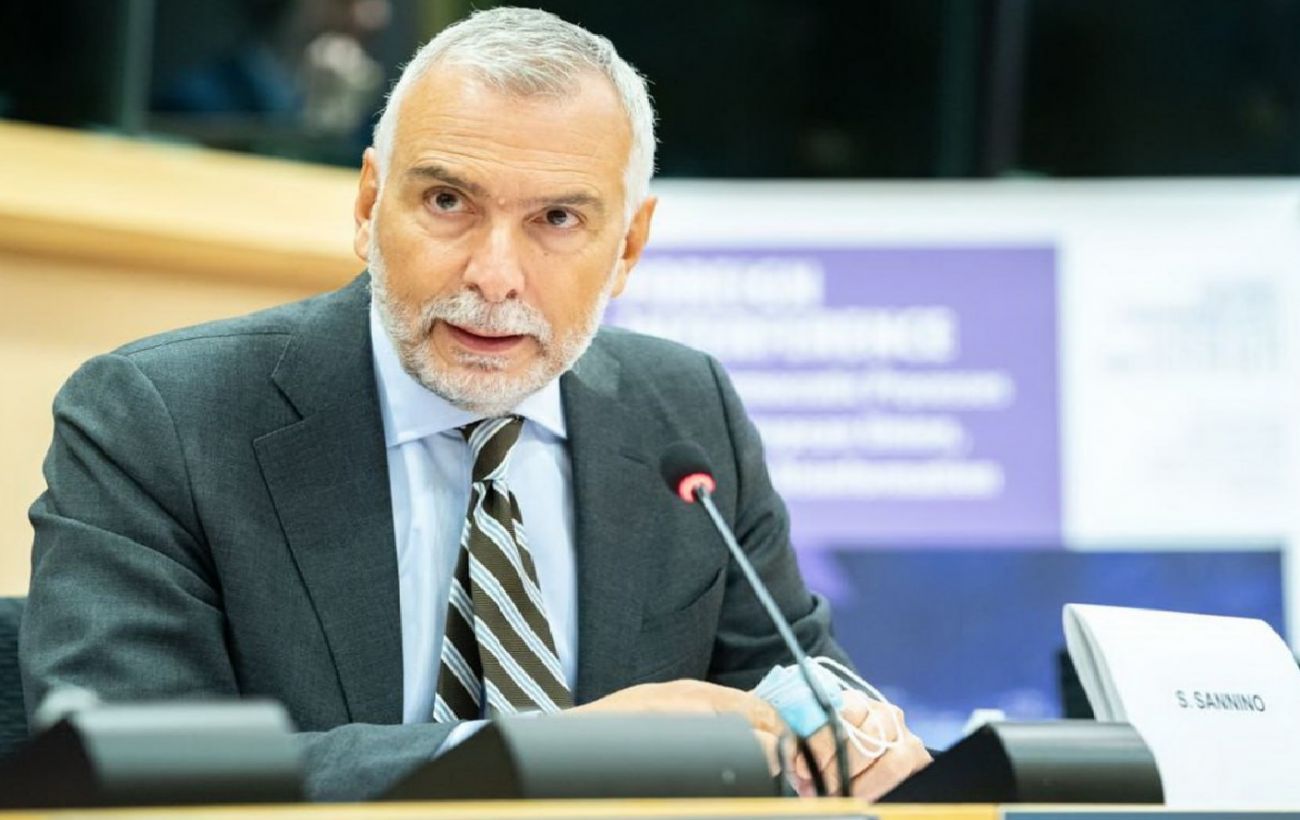 Скандал у ЄС набирає обертів: один із топ-посадовців йде у відставку після допиту