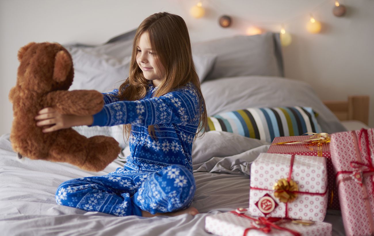 Подарунки "від Миколая"? Священник пояснив, коли і як сказати дітям правду