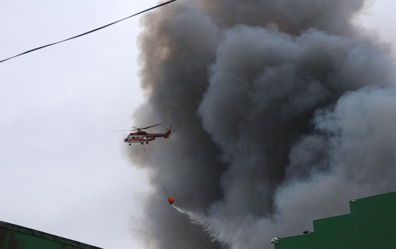 Дніпро накрив густий дим: через ракетну атаку палають склади з медикаментами і шинами