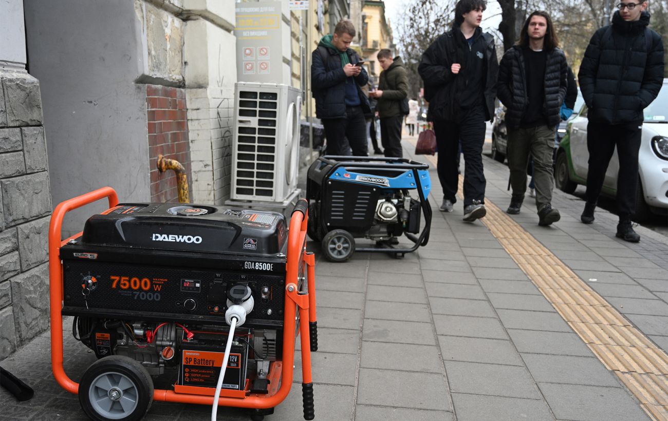 Графіки не працюють. У кількох областях України запровадили аварійні відключення світла