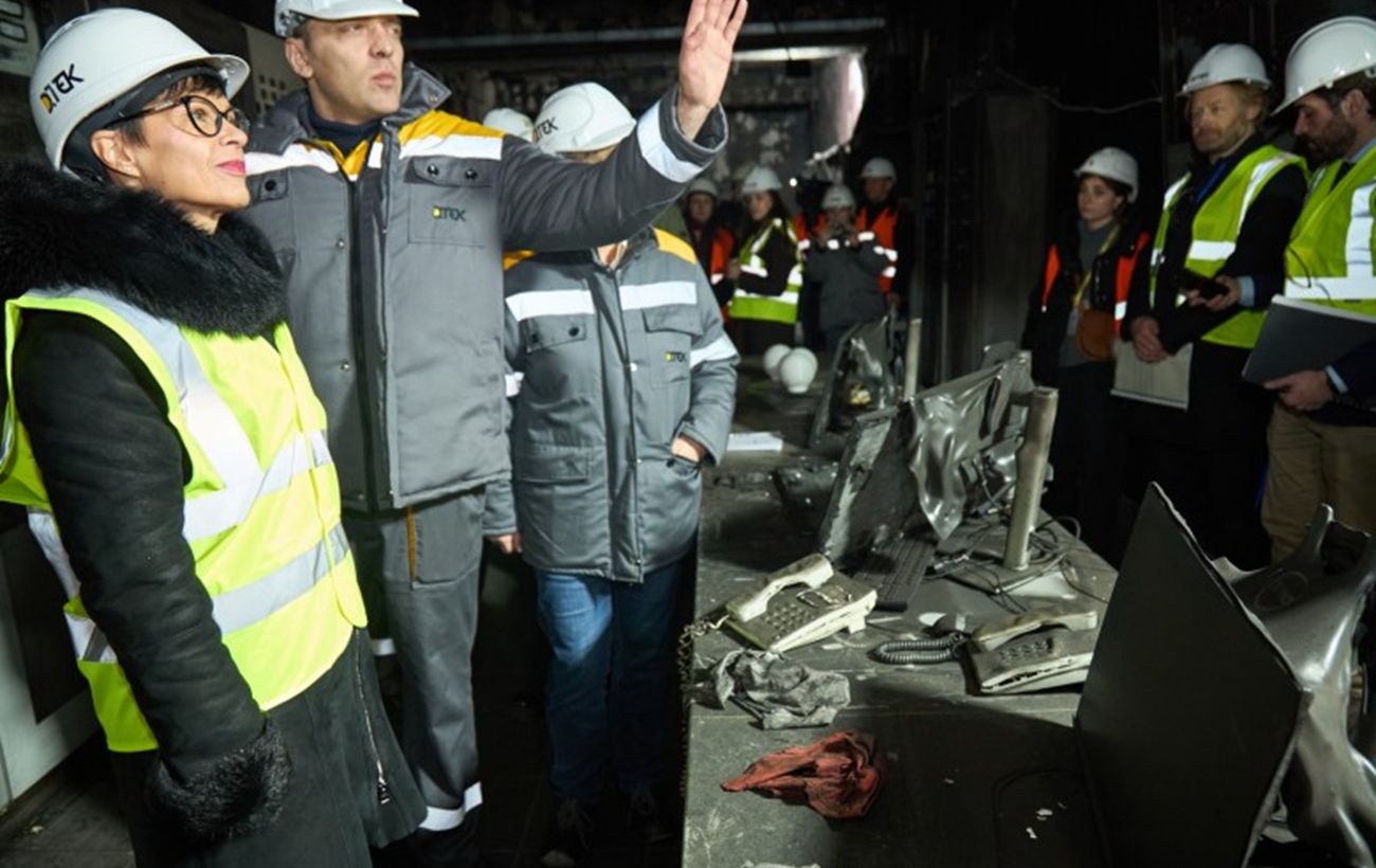 Єврокомісарка Марта Кос відвідала пошкоджену обстрілами ТЕС ДТЕК