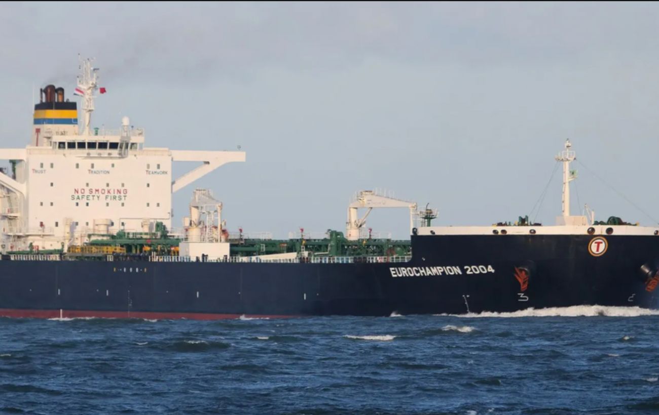 Морські дрони СБУ підбили ще один танкер "тіньового флоту" РФ у Чорному морі, - джерела