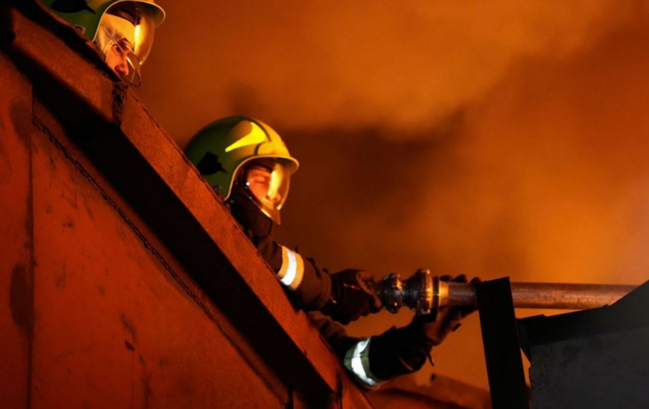 РФ дронами атакувала об'єкт енергетики у Одеській області: виникло кілька пожеж