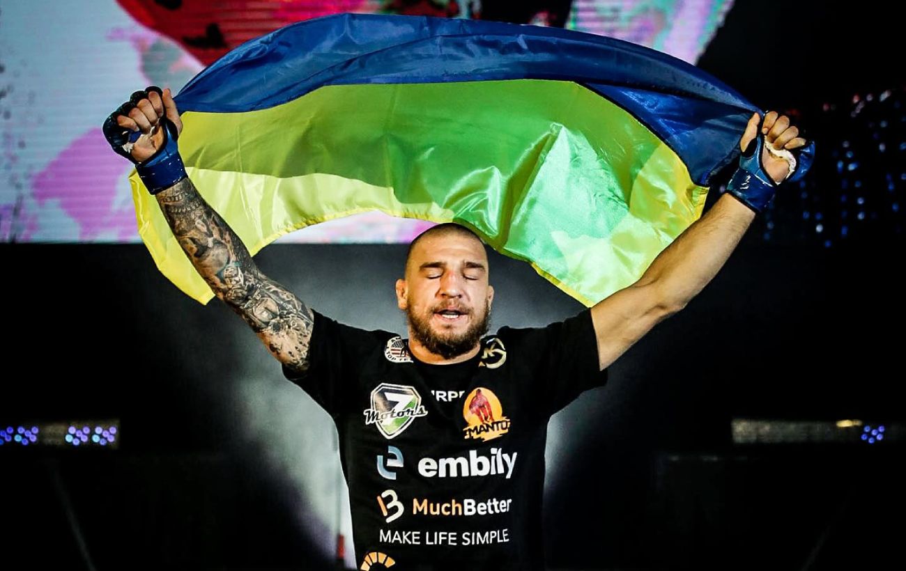 "Закрийте свої роти": Амосов емоційно про війну в Україні