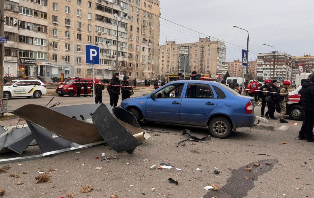 У Запоріжжі вже 14 постраждалих: поліція показали перші хвилини після удару РФ (відео)