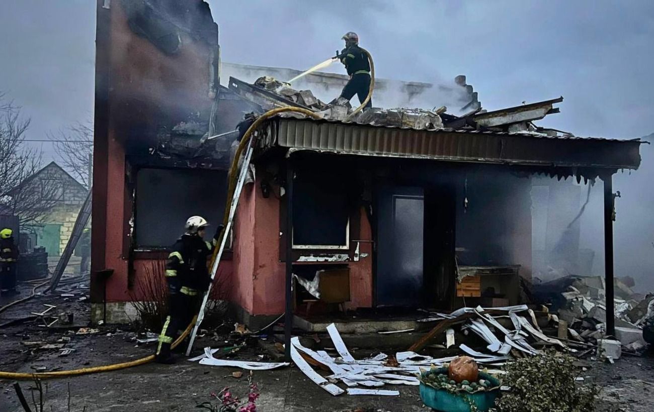 Росіяни атакували промислові та житлові обʼєкти у Київській області: фото наслідків