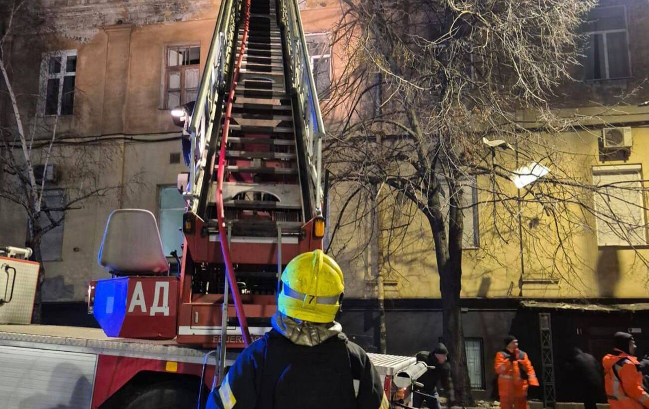 Ворожа атака на Одесу: в МВА показали, як ліквідовують наслідки