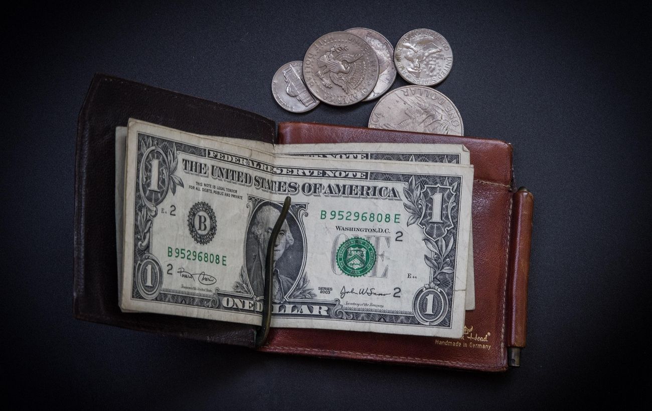 Нацбанк підняв курс долара і євро на 10-15 копійок