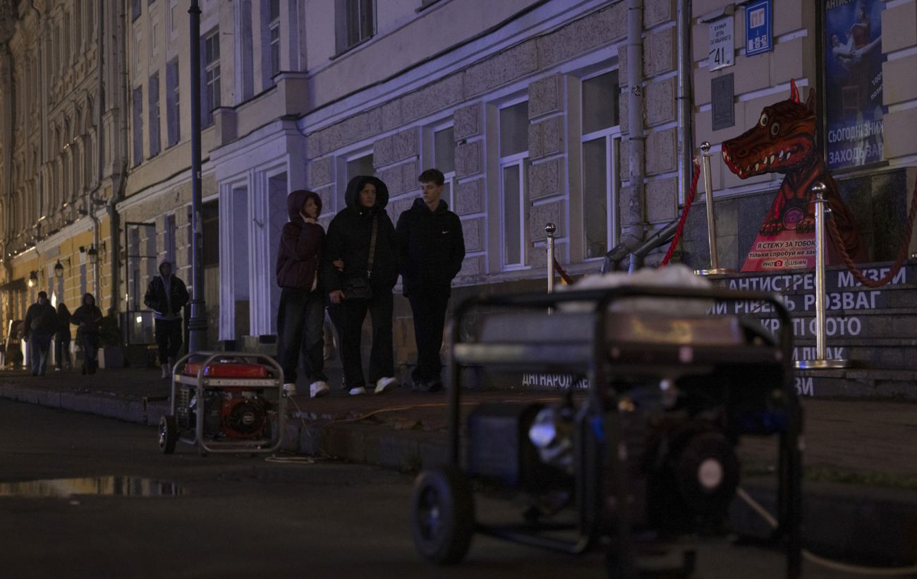 Без блекаута, але на графіках: як Україна тримає енергосистему на тлі обстрілів РФ