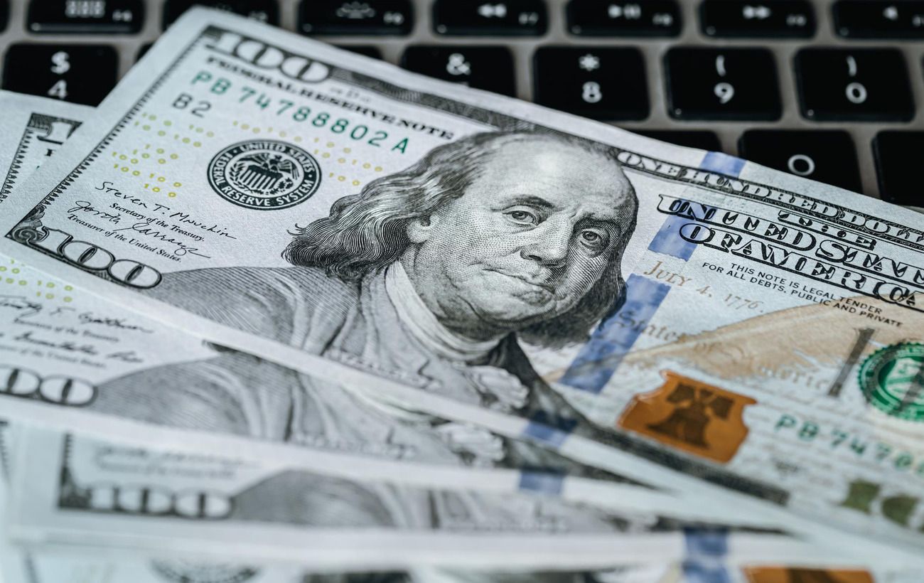 Офіційний курс долара і євро зріс на 17-20 копійок