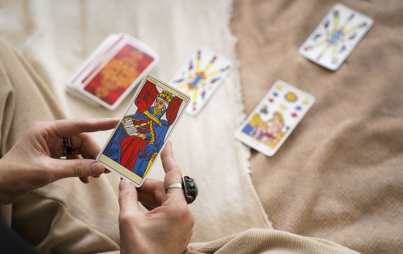 Таро-гороскоп на 2 січня: яким знакам Зодіаку варто діяти обережно