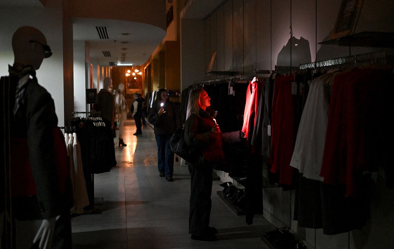 Світла буде менше. У Києві та області оновили графіки