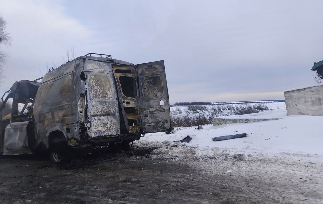 Небезпека на Сумщині: РФ атакує цивільні авто на дорогах у бік Путивля