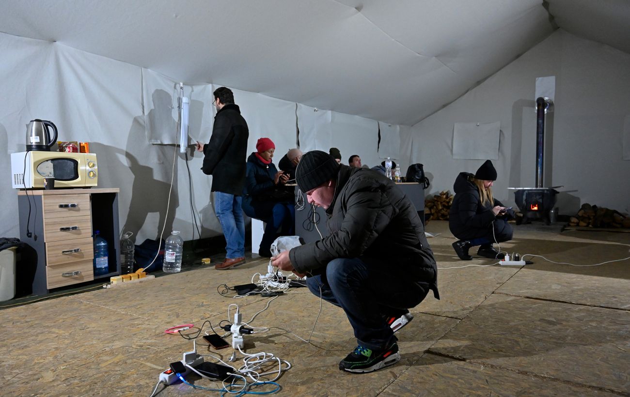 На Київщині 370 тисяч родин залишаються без світла через негоду та обстріли