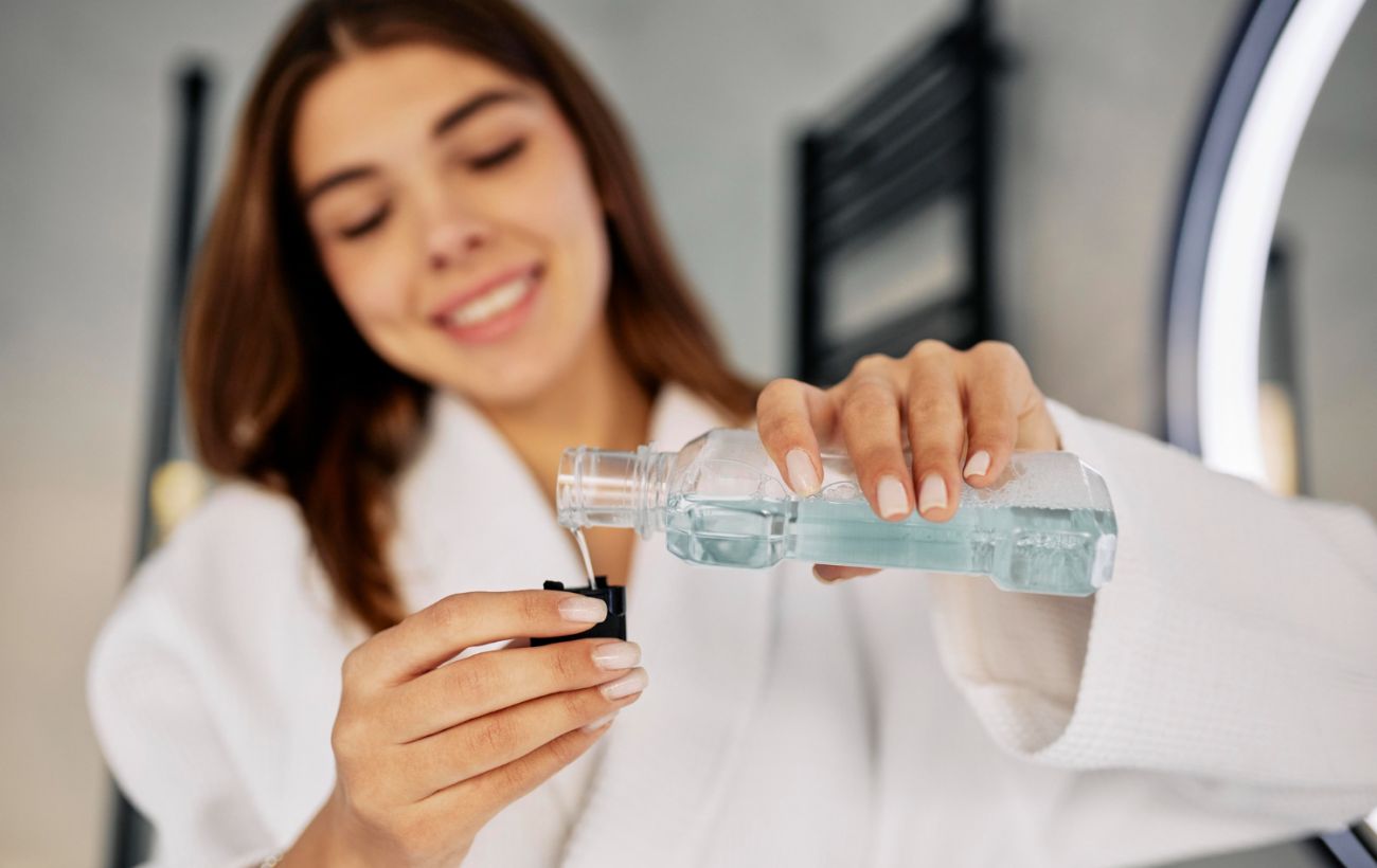 Чи обов'язково використовувати ополіскувач для рота: відповідь може здивувати