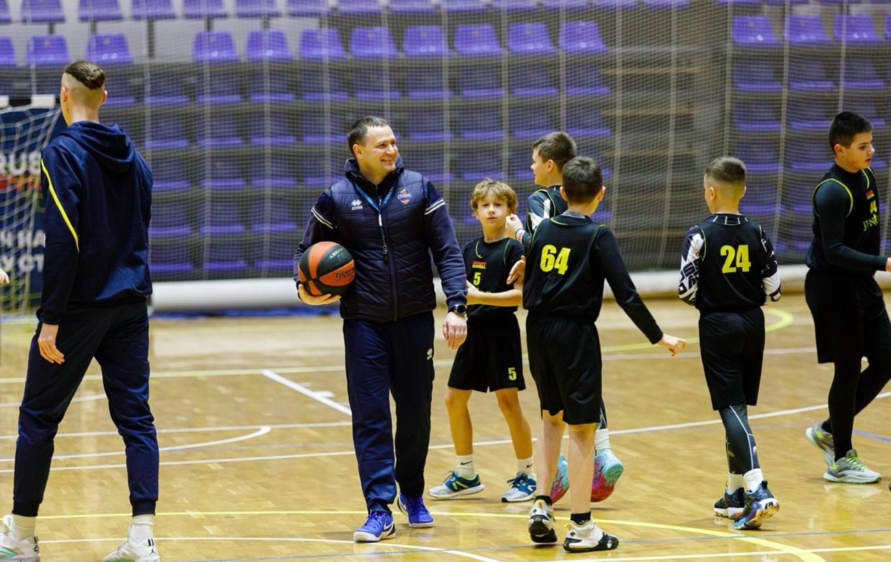 "Харківські Соколи" за підтримки корпорації "Здоров'я" борються в Суперлізі та тренують юних баскетболістів