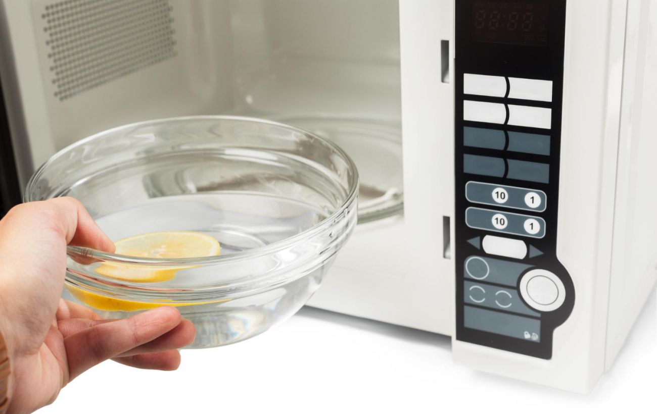 5 видів посуду, який категорично не можна ставити у мікрохвильовку