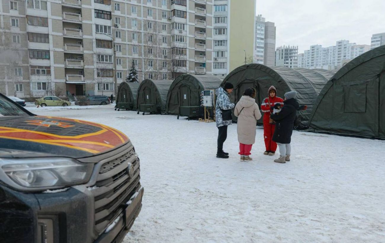 Понад 1300 будинків без тепла: у Києві розгортають додаткові Пункти незламності