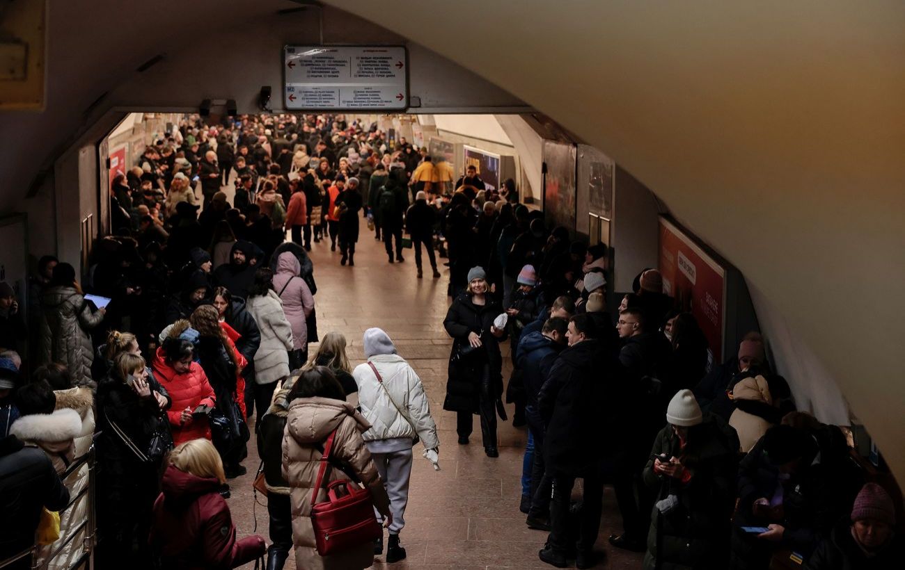 У Києві тривала повітряна тривога спричинила колапс у метро