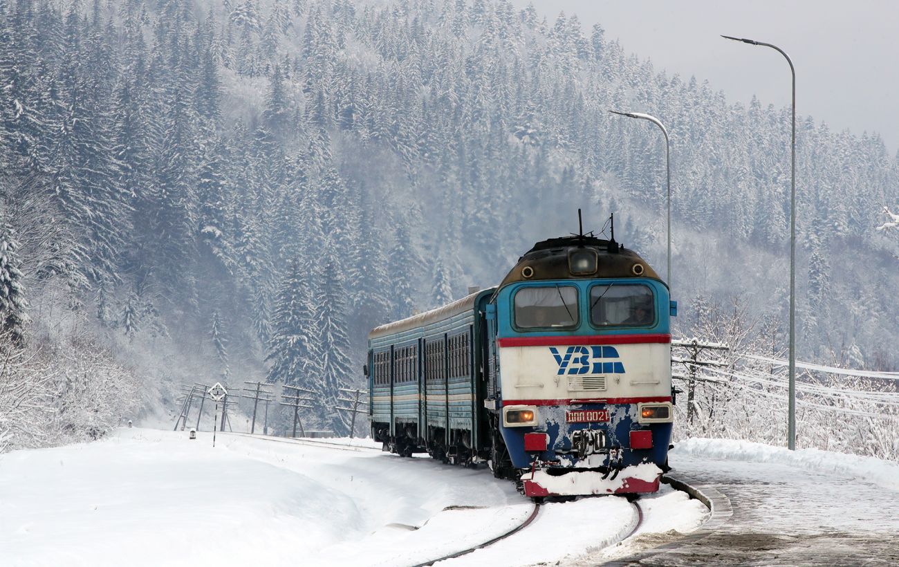 "Укрзалізниця" змінила графіки руху через негоду: які потяги затримуються найбільше