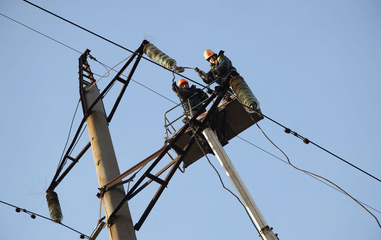 Одещину скувала ожеледь: десятки тисяч родин залишаються без світла