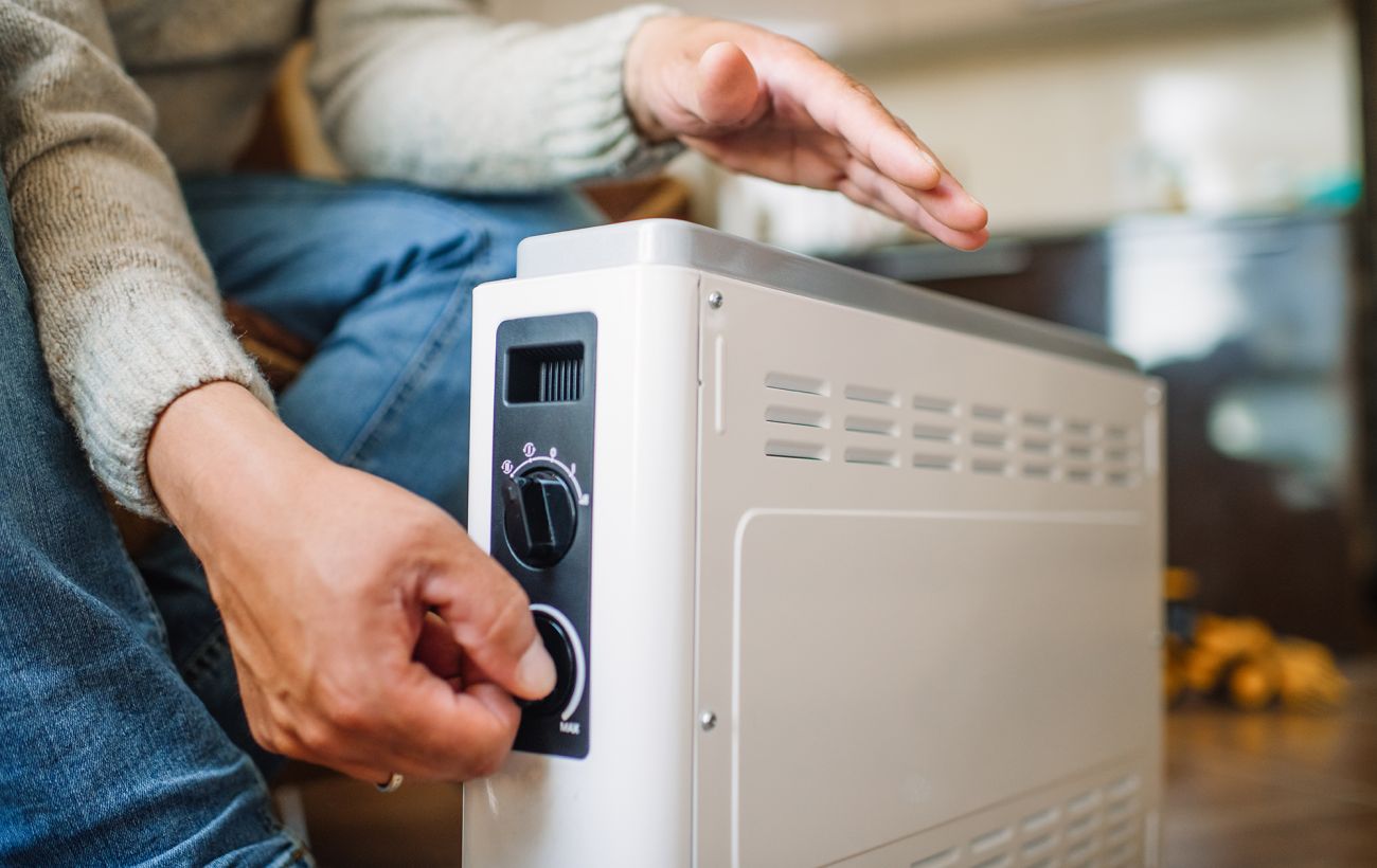 Тепло повернули, але не всюди: скільки будинків Києва ще без опалення