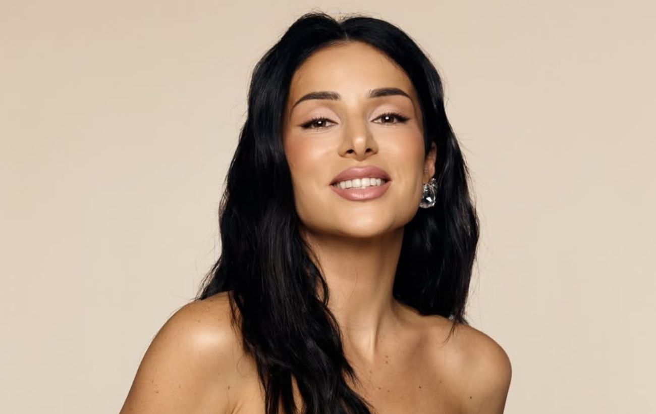 Стильний вихід Злати Огнєвіч: червоний жакет як головний акцент