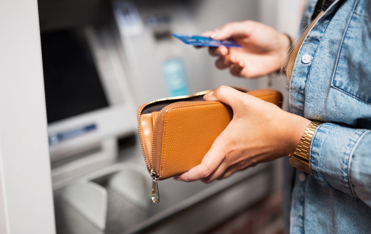 Робота в Україні: де платять десятки тисяч гривень, а хто змушений виживати на мінімум