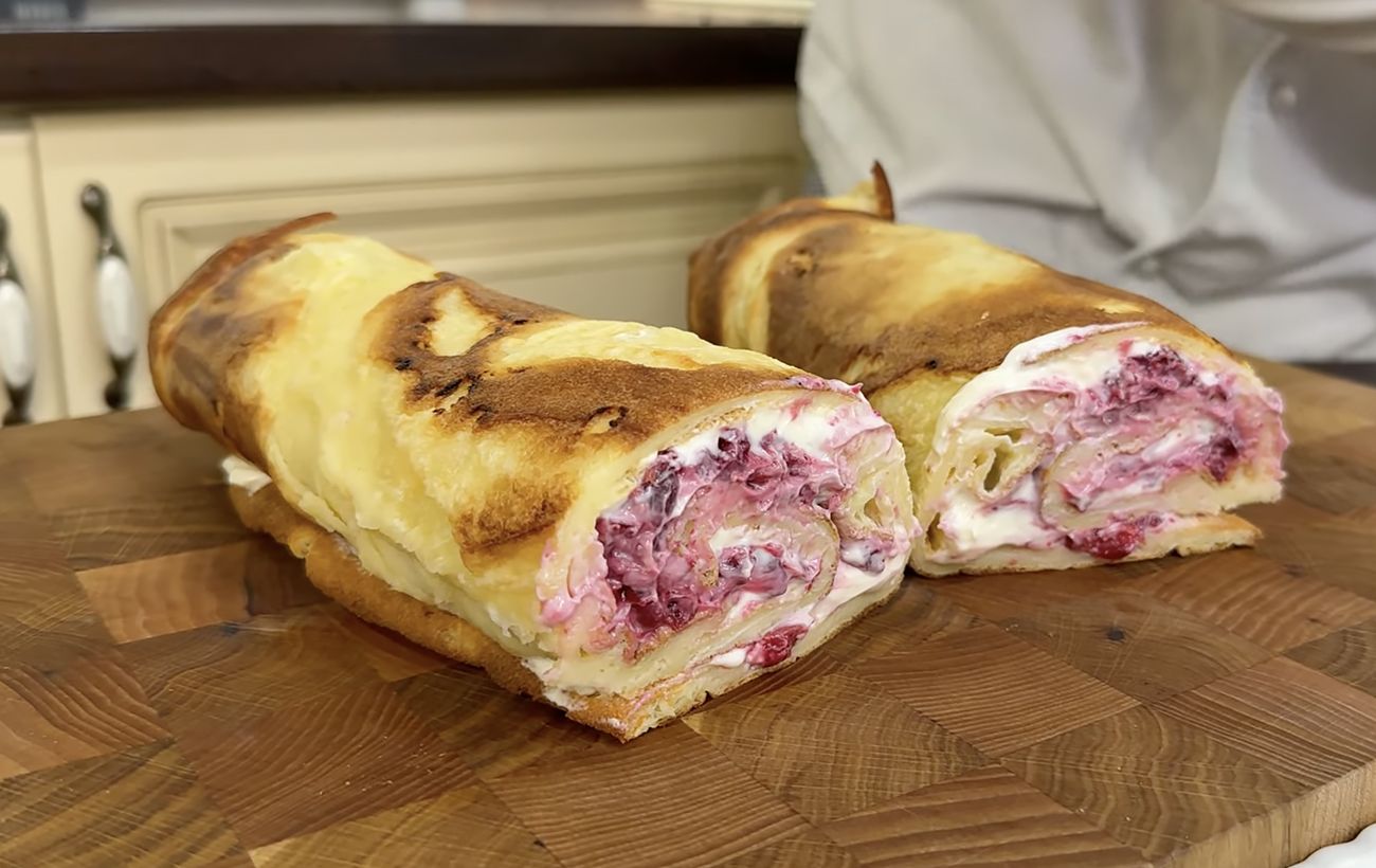 Соковитий рулет з вишнями та кремом: він стане вашим улюбленим