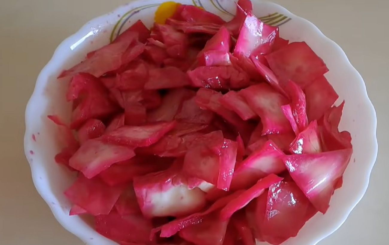 Хрумка "Пелюстка", яку з’їдають першою: капуста яскравіша за корейську