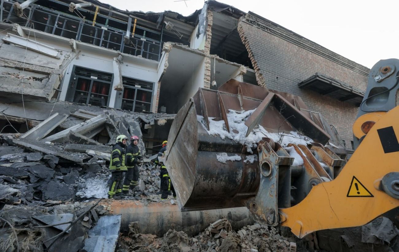 Ударили 5 ракет, станція знищена: з'явилося відео з Дарницької ТЕЦ