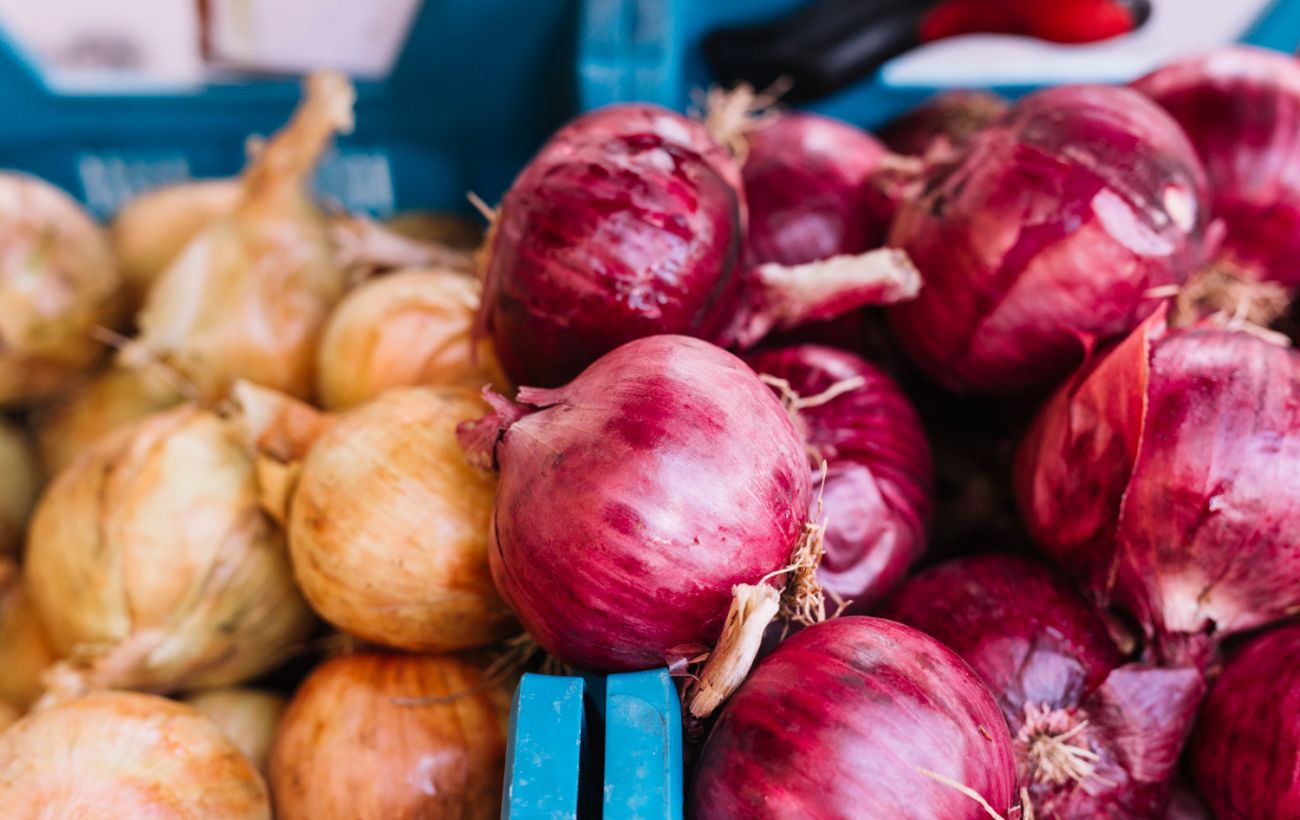 Продавці про це мовчать: 4 способи, як завжди купувати свіжу цибулю