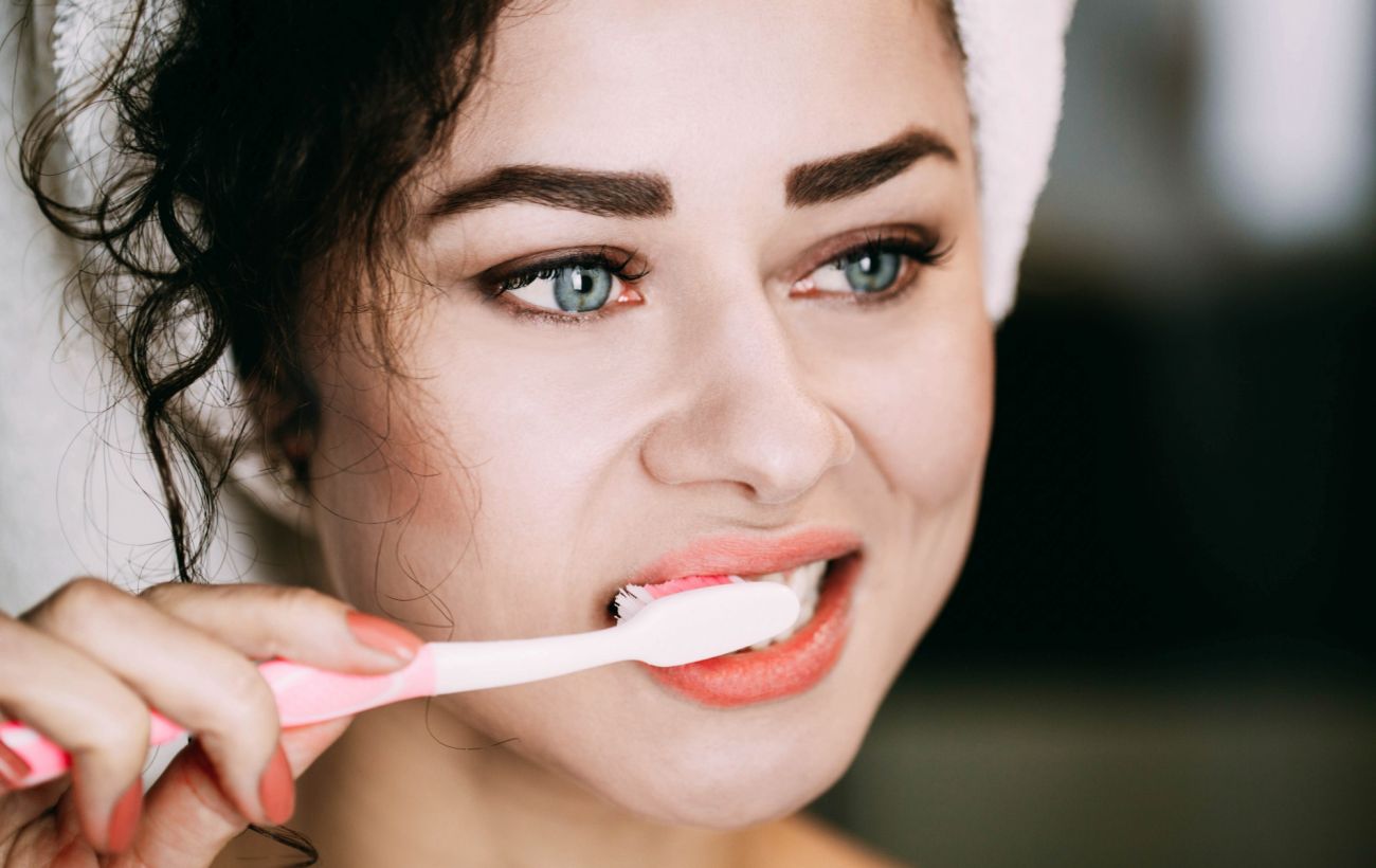 Це не норма: чому вас нудить під час чищення зубів і що радить стоматолог