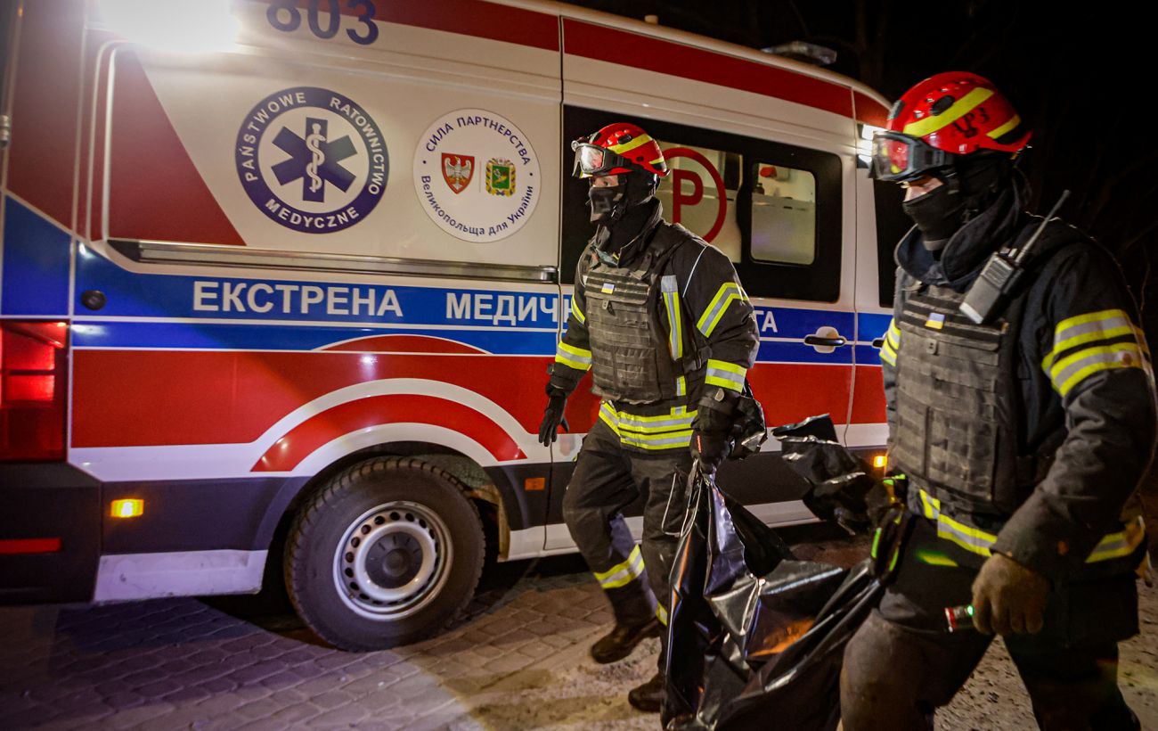 Нічний обстріл Херсона: росіяни вдарили з РСЗВ по житлових кварталах, є поранені