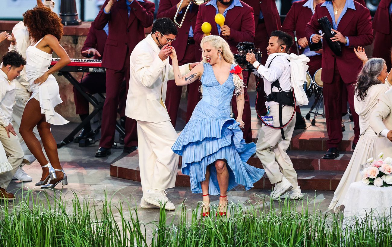 “Супербоул-2026”: як Леді Гага, Bad Bunny та Ріккі Мартін влаштували весілля на стадіоні