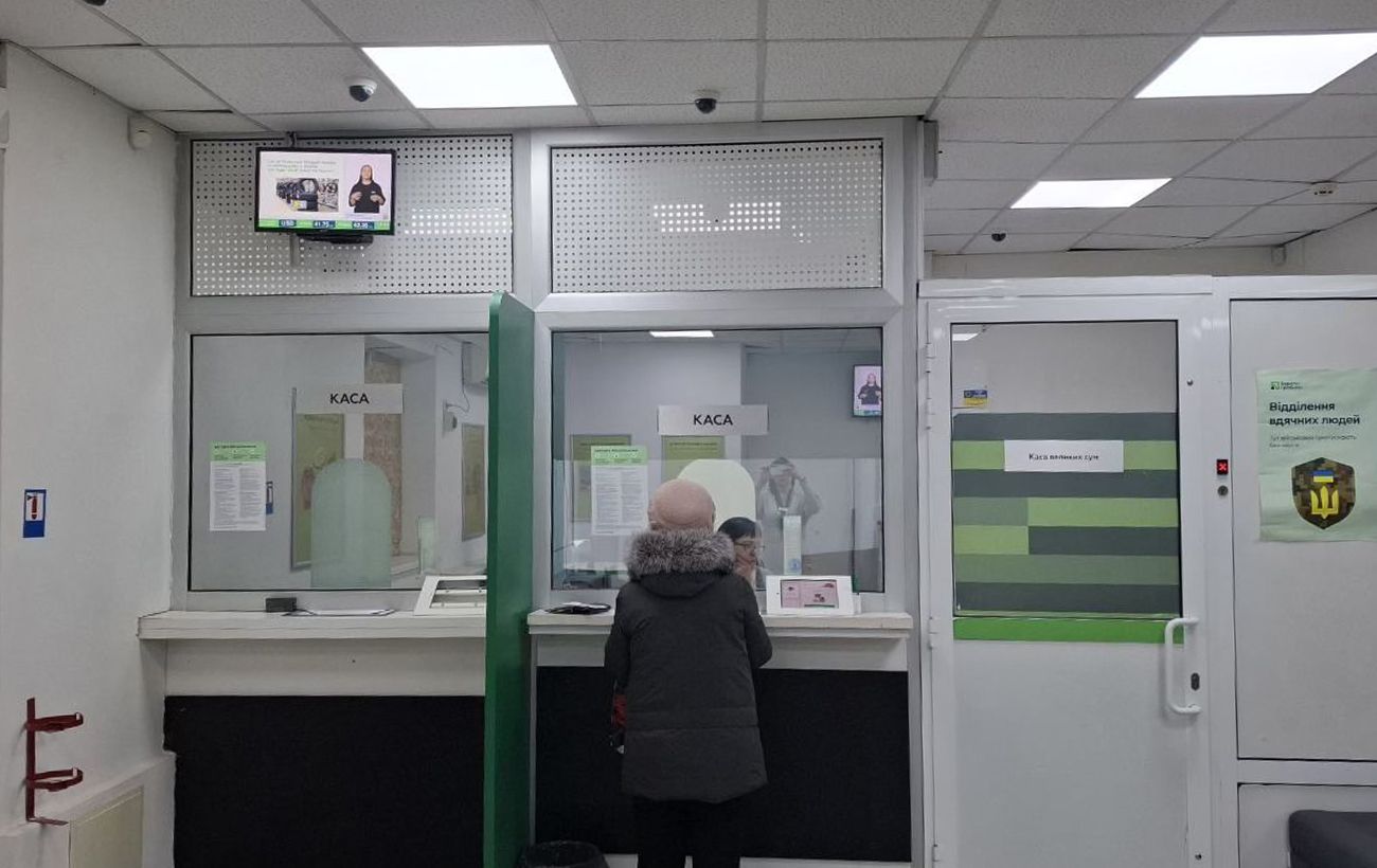 Скільки коштують 100 доларів 10 лютого і де найвигідніший курс: огляд банків