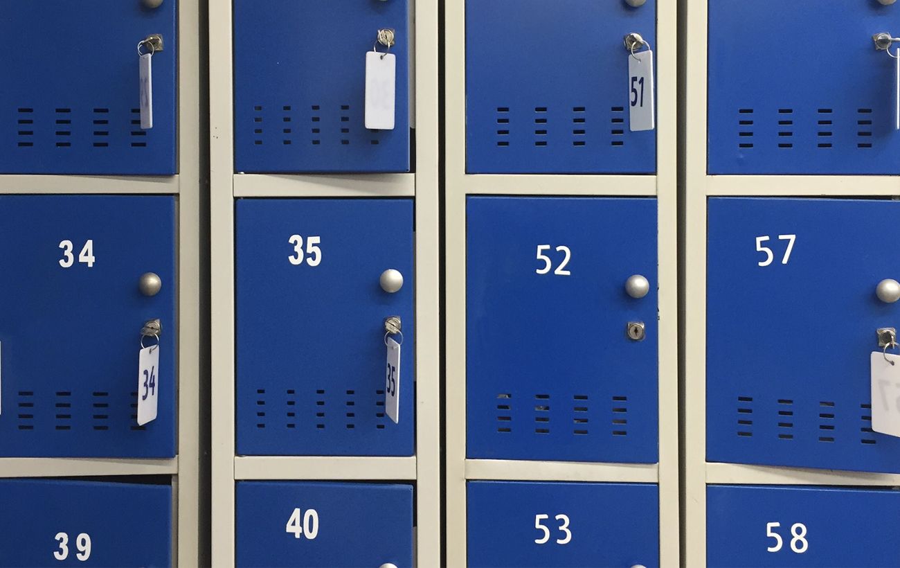 Здавати не обов'язково: чи можна заходити в магазин із сумкою та що каже закон