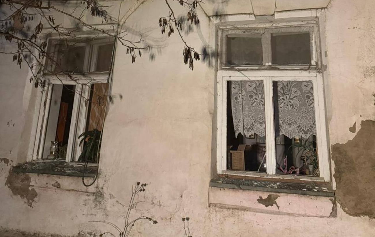 В Одесі тривога лунала майже всю ніч: у будинках та закладах освіти вибиті вікна (фото)