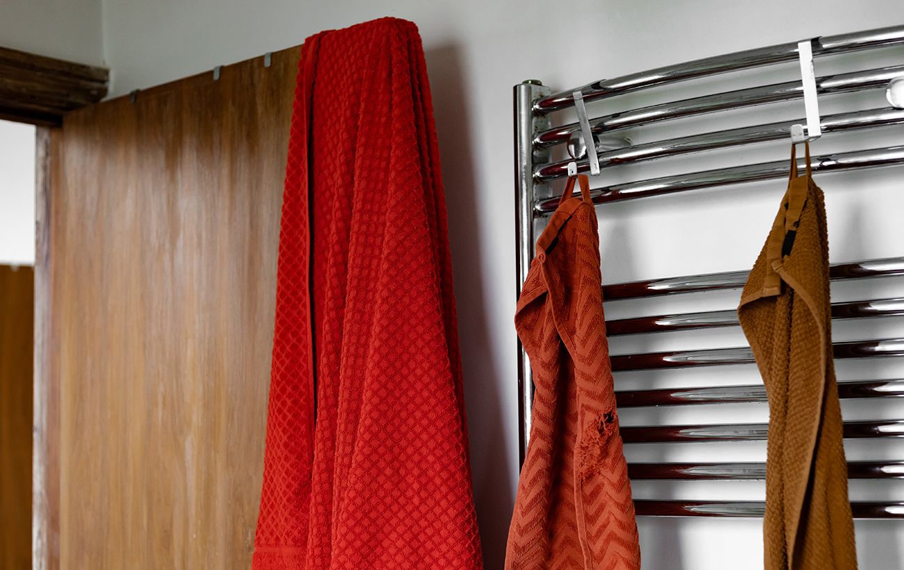 Не мийте ним підлогу та не даруйте: народні прикмети про рушник, які врятують ваш дім від хвороб