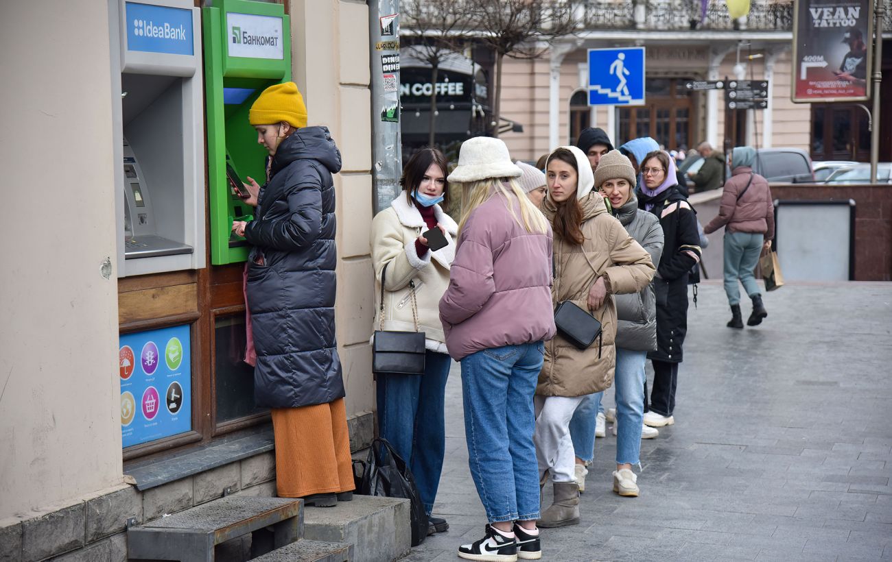 ПриватБанк дав новий курс валют: скільки коштує долар 18 лютого та чи є ліміти на покупку