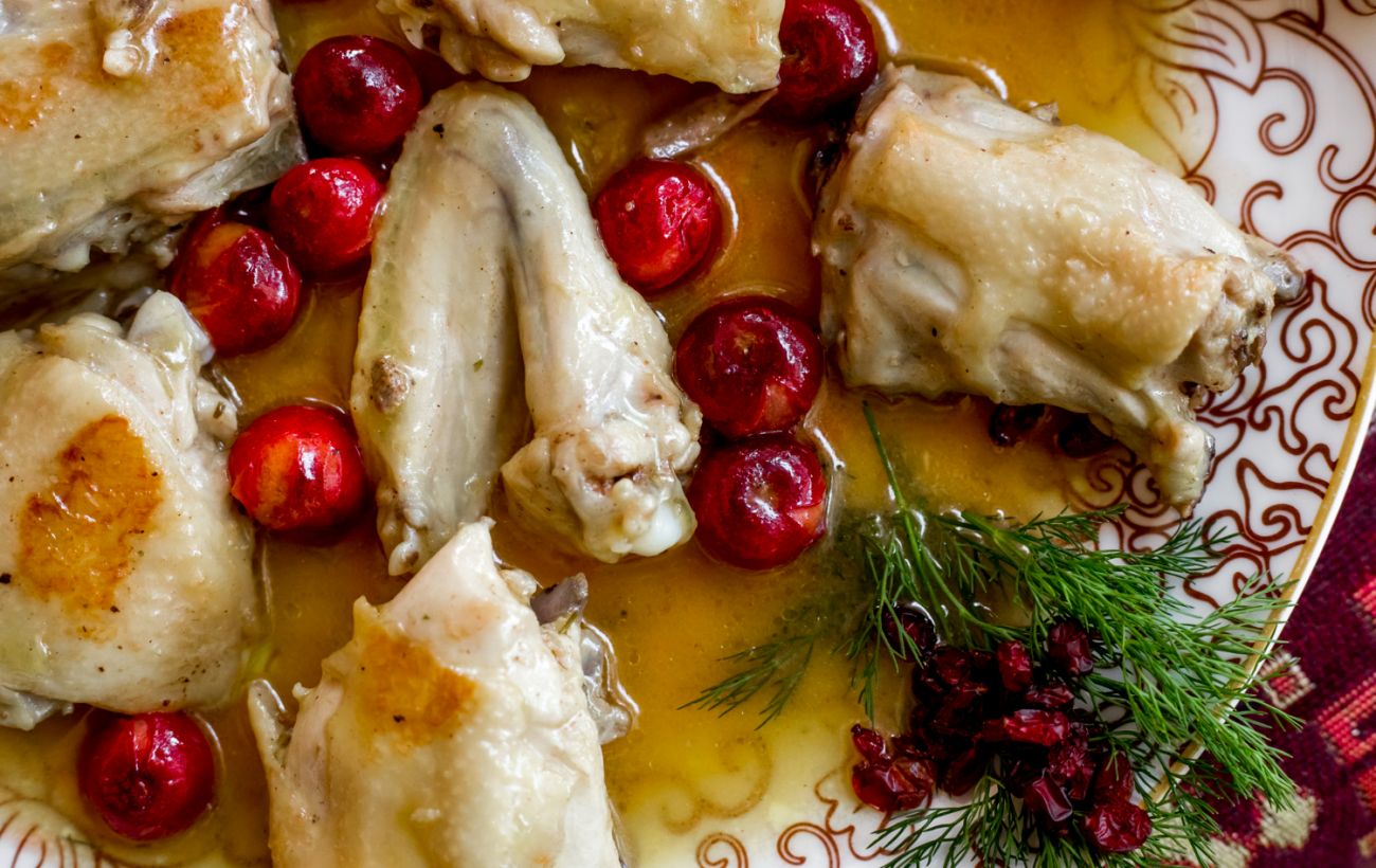 Цей соус перетворить курку на кулінарний шедевр: секрет у одній ягоді