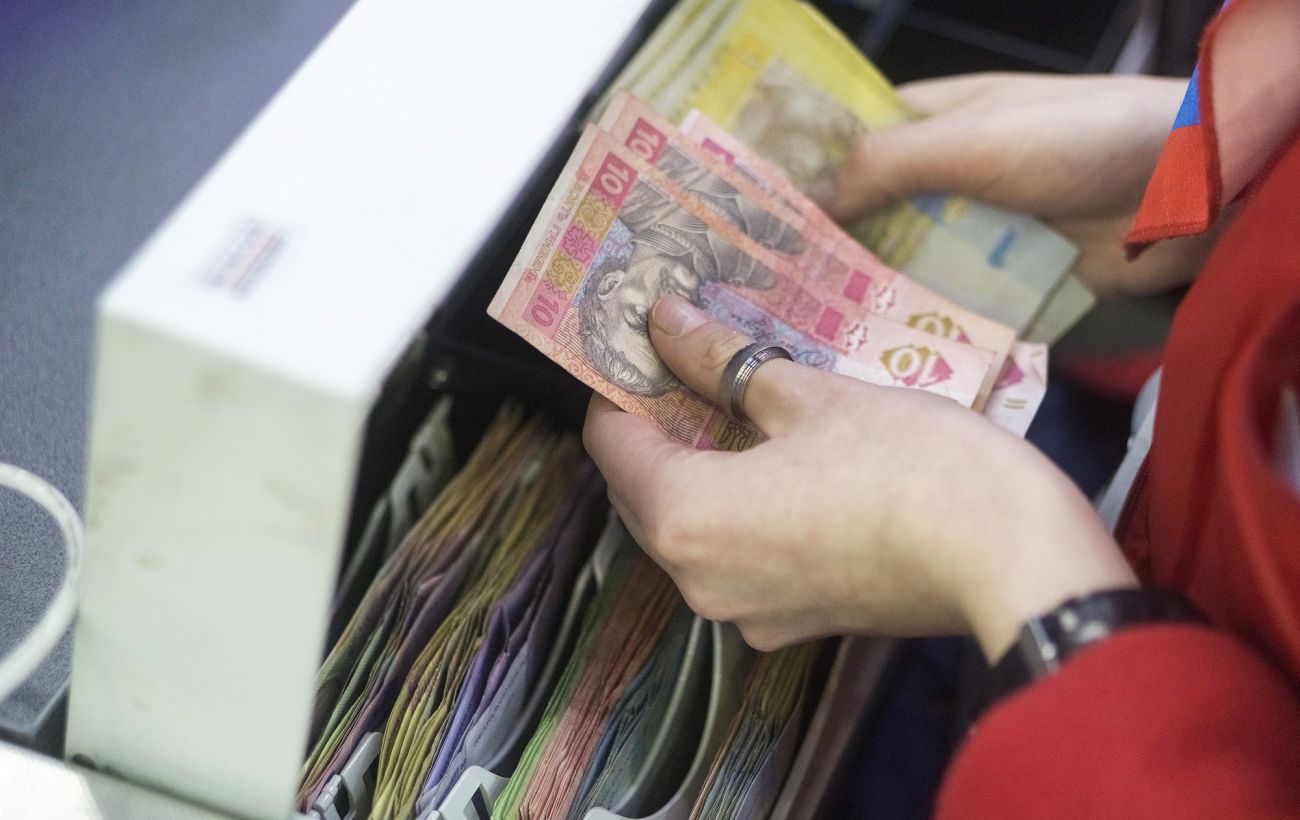 Ці купюри більше не приймуть: які гривні вилучають з обігу з 2 березня та як їх обміняти