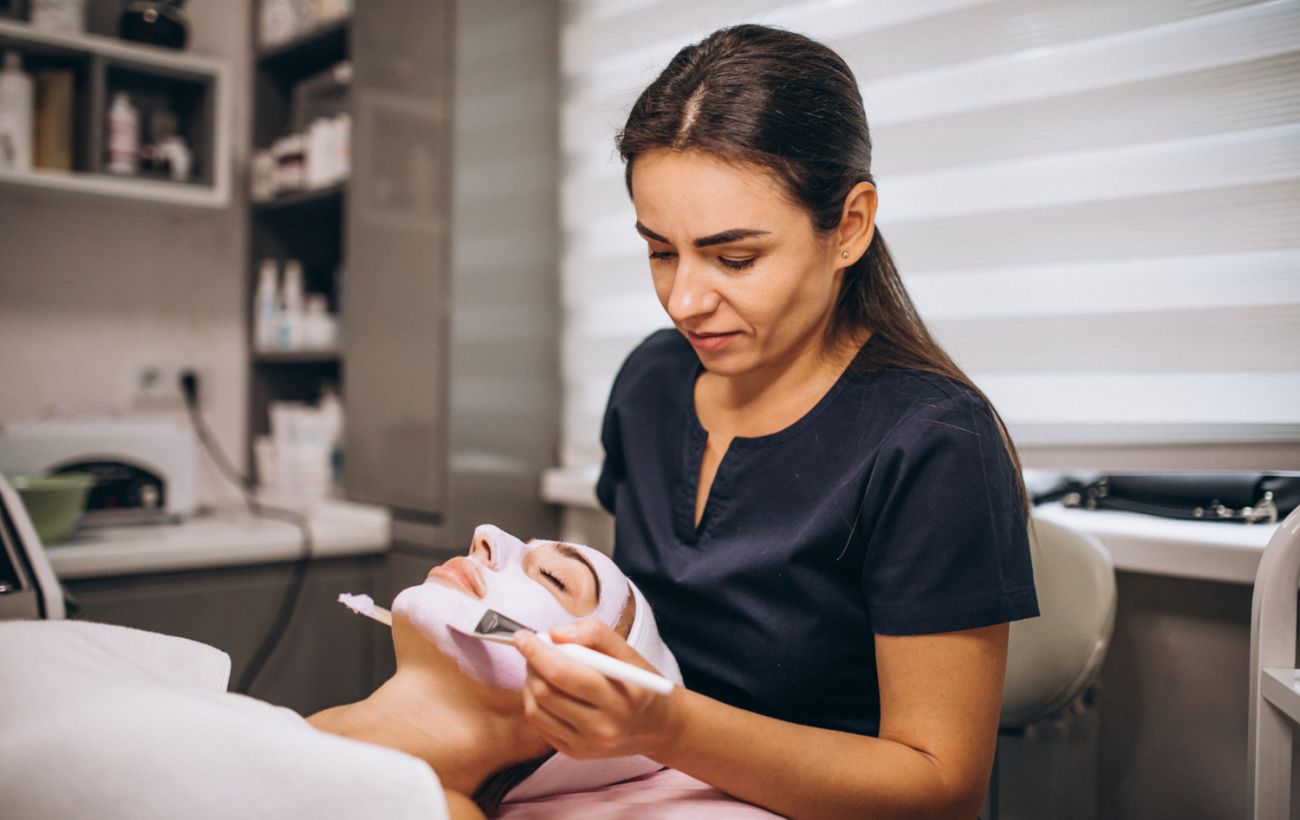 Тікайте від такого косметолога: 4 сигнали, які видають небезпечного лікаря